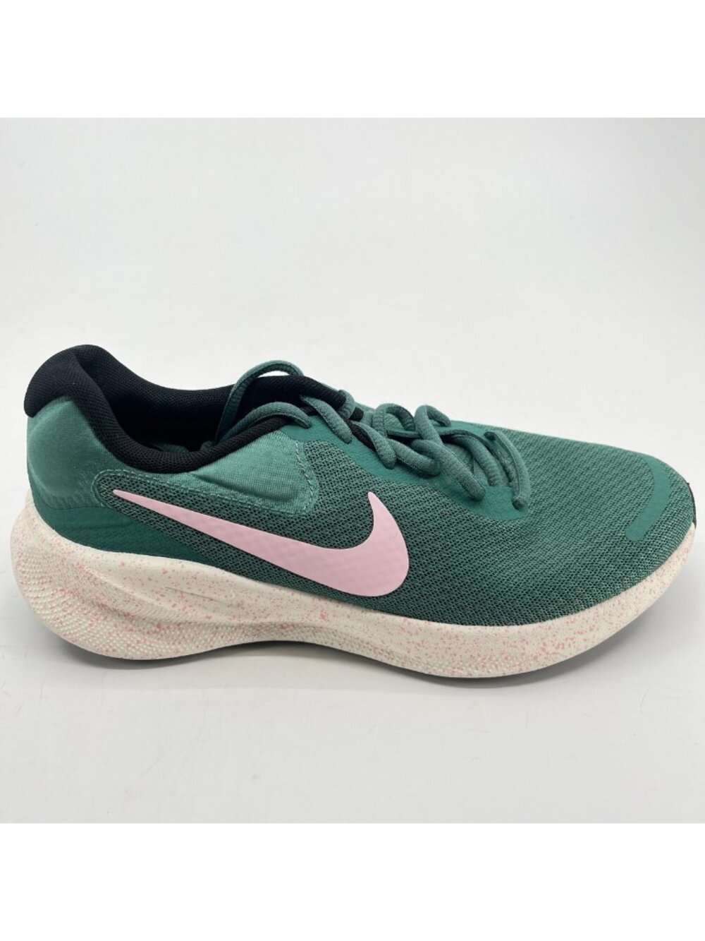 Nike Revolution 7 Womens Size 6.5 Green White Athletic Running Shoes Sneakers